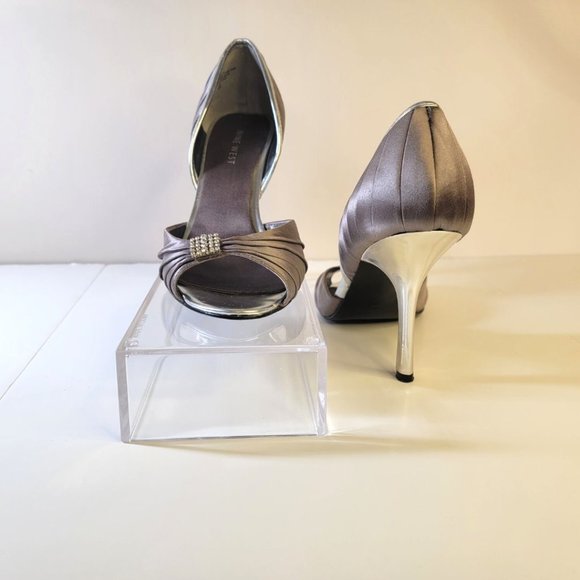 NINE WEST  SILVER Heels  SIZE 8 Satin  Stiletto - Picture 10 of 11
